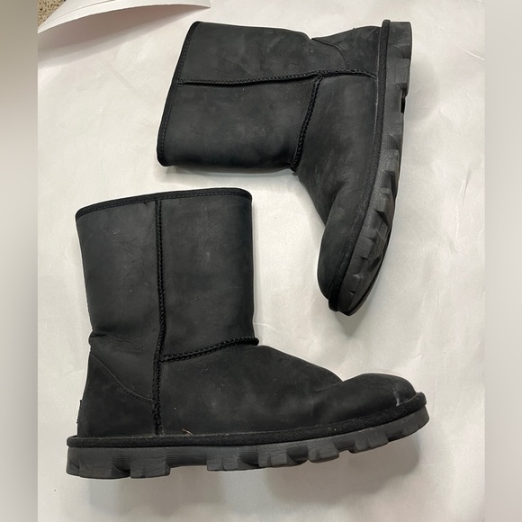 UGG Essential Short Leather Boot Sz 10 Black Water Resistant - Picture 3 of 13